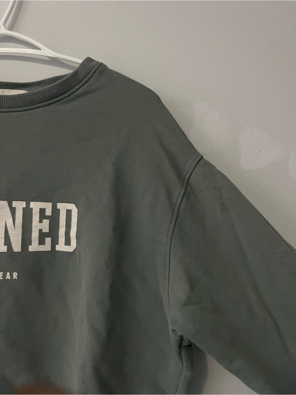 OAK + FORT Women's Crewneck sweatshirt in Olive Green - REFINED loungewear logo - Picture 3 of 13